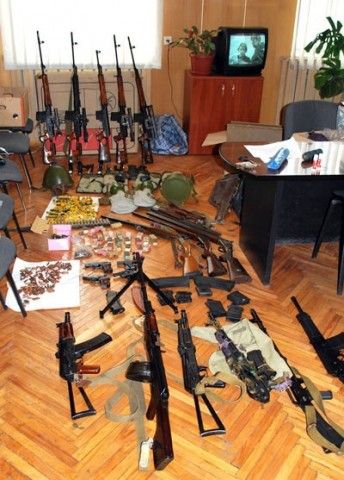 У Комсомольську вилучили незаконний арсенал зброї